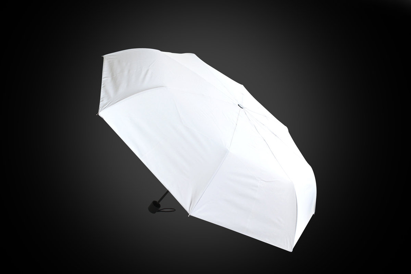 Illustration for article titled This Reflective Umbrella Surrounds You In a Super-Safe Halo of Light